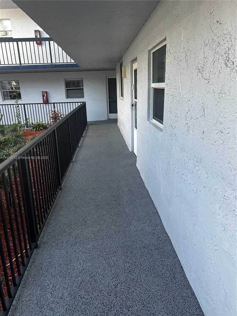 Small Image of 3060 HOLIDAY SPRINGS BLVD #104, Margate Number 2