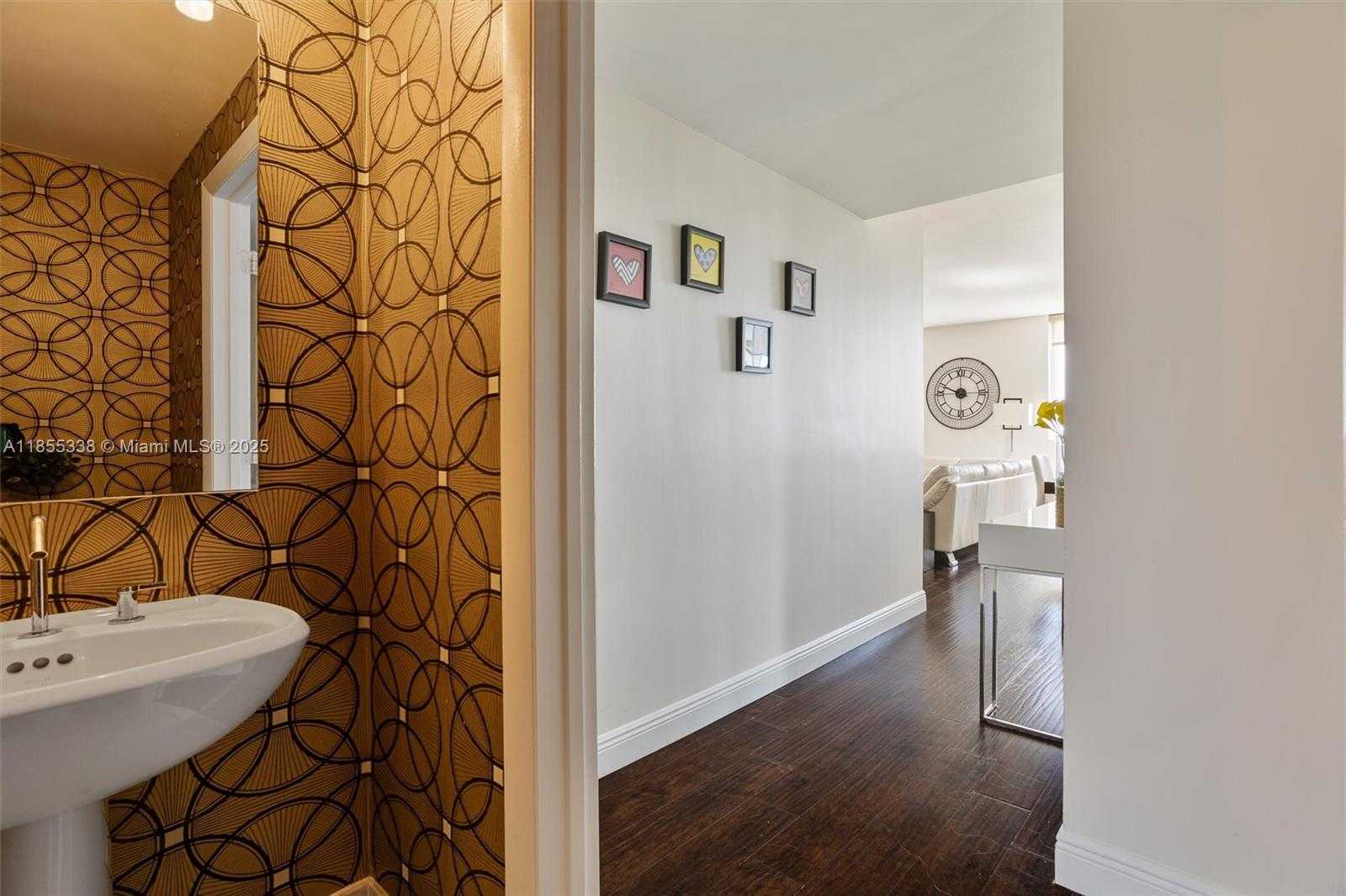 Small Image of 244 BISCAYNE BLVD #1803, Miami Number 18