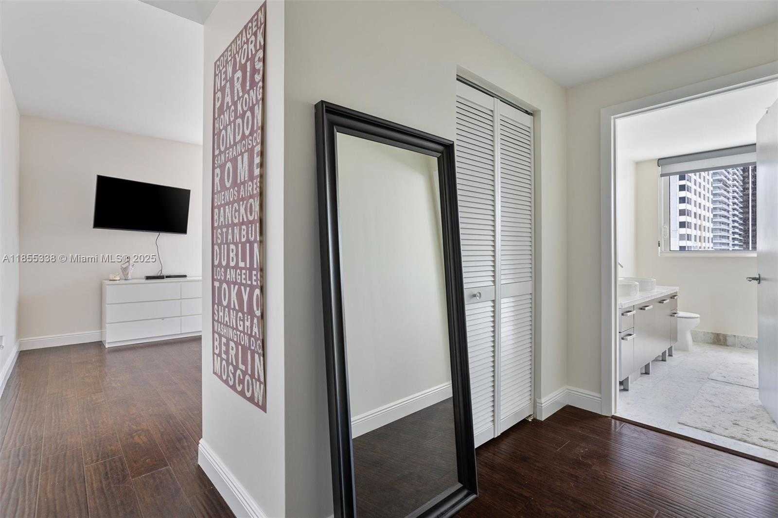 Small Image of 244 BISCAYNE BLVD #1803, Miami Number 19
