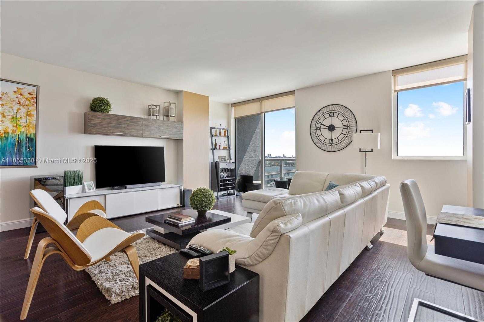 Small Image of 244 BISCAYNE BLVD #1803, Miami Number 2