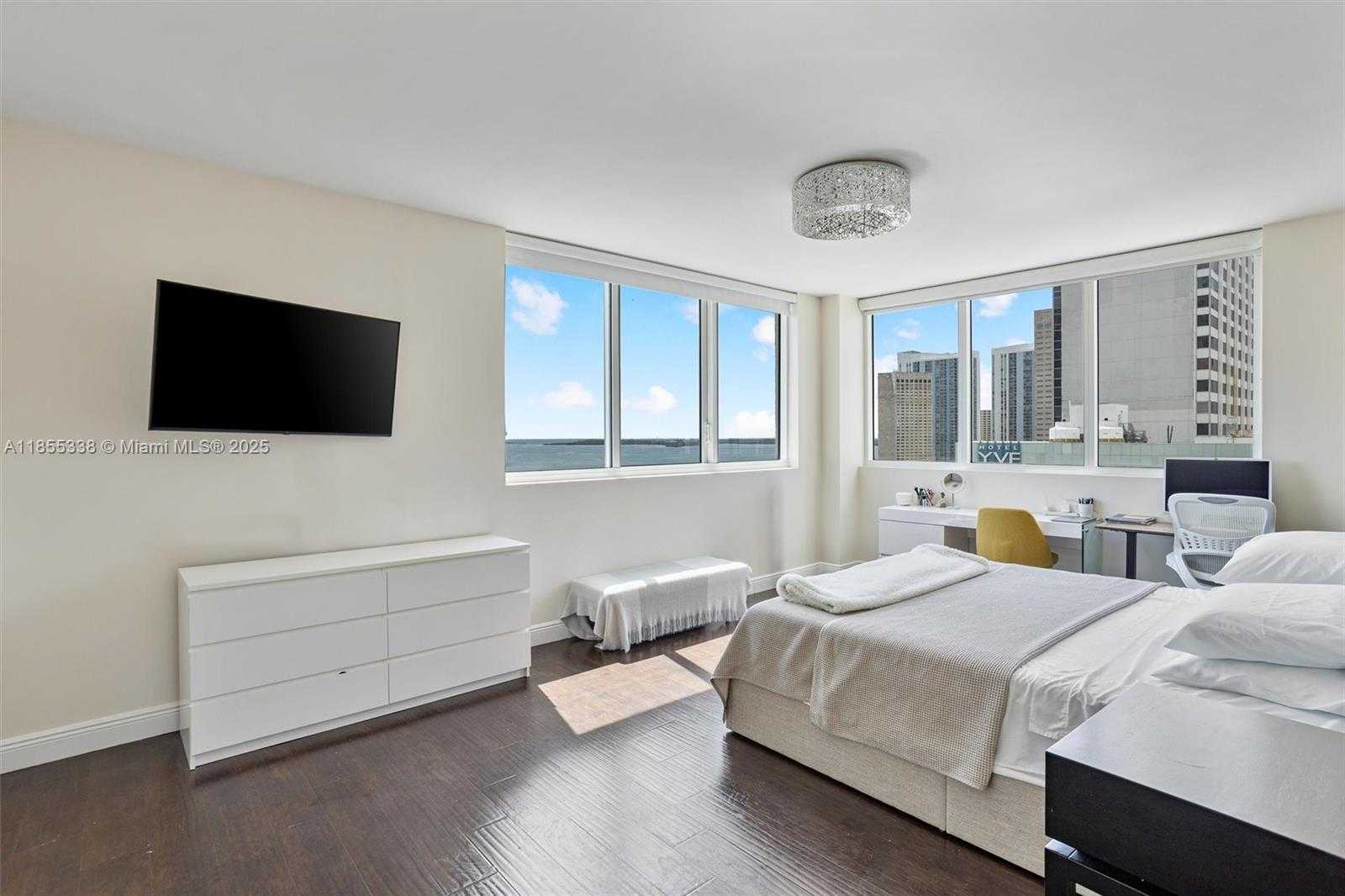 Small Image of 244 BISCAYNE BLVD #1803, Miami Number 20