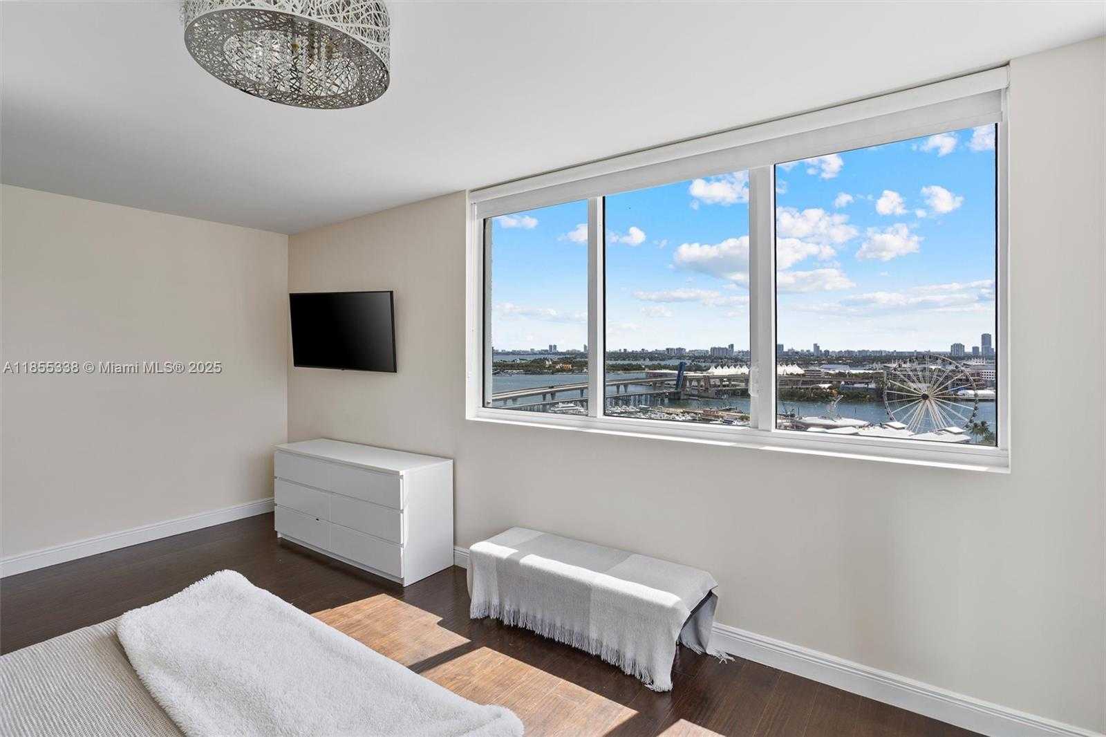 Small Image of 244 BISCAYNE BLVD #1803, Miami Number 22