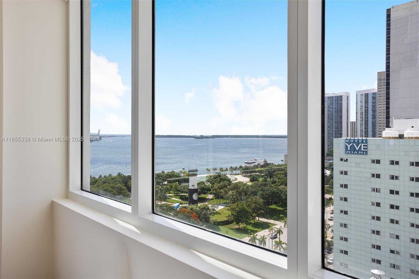 Small Image of 244 BISCAYNE BLVD #1803, Miami Number 24