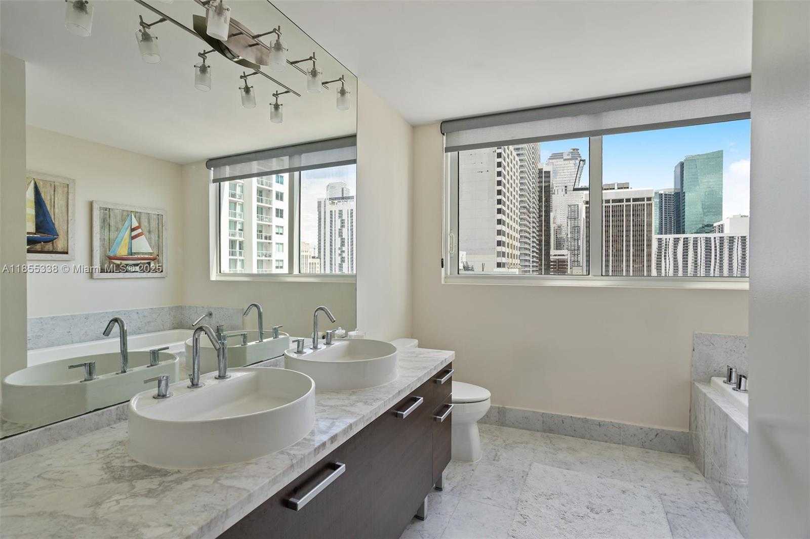 Small Image of 244 BISCAYNE BLVD #1803, Miami Number 25
