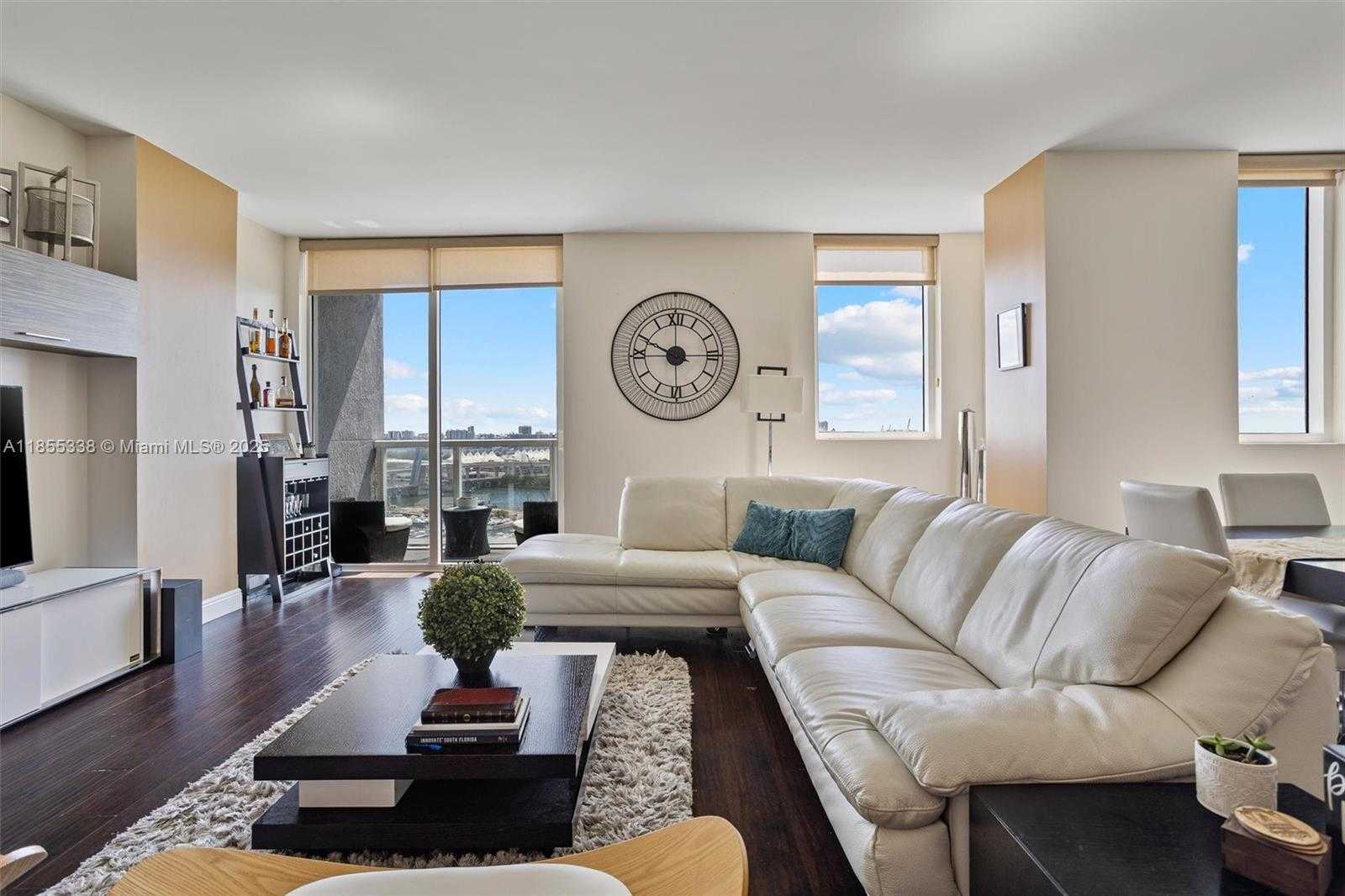 Small Image of 244 BISCAYNE BLVD #1803, Miami Number 3