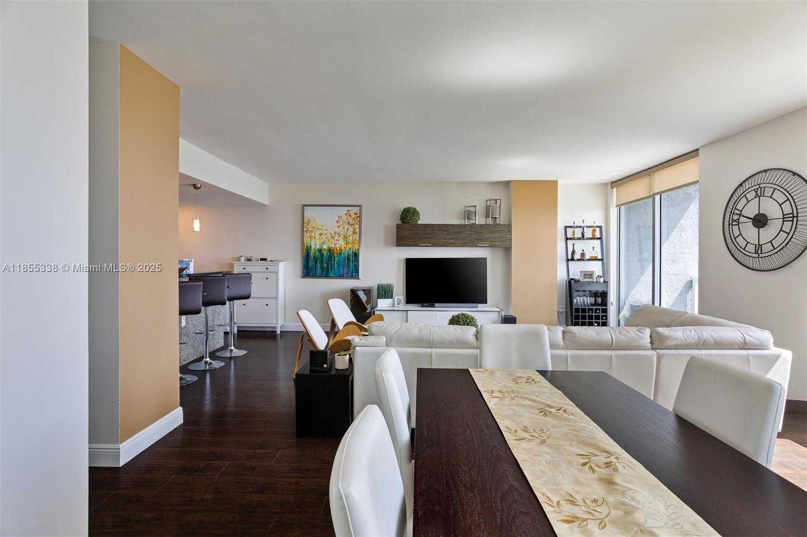 Small Image of 244 BISCAYNE BLVD #1803, Miami Number 4