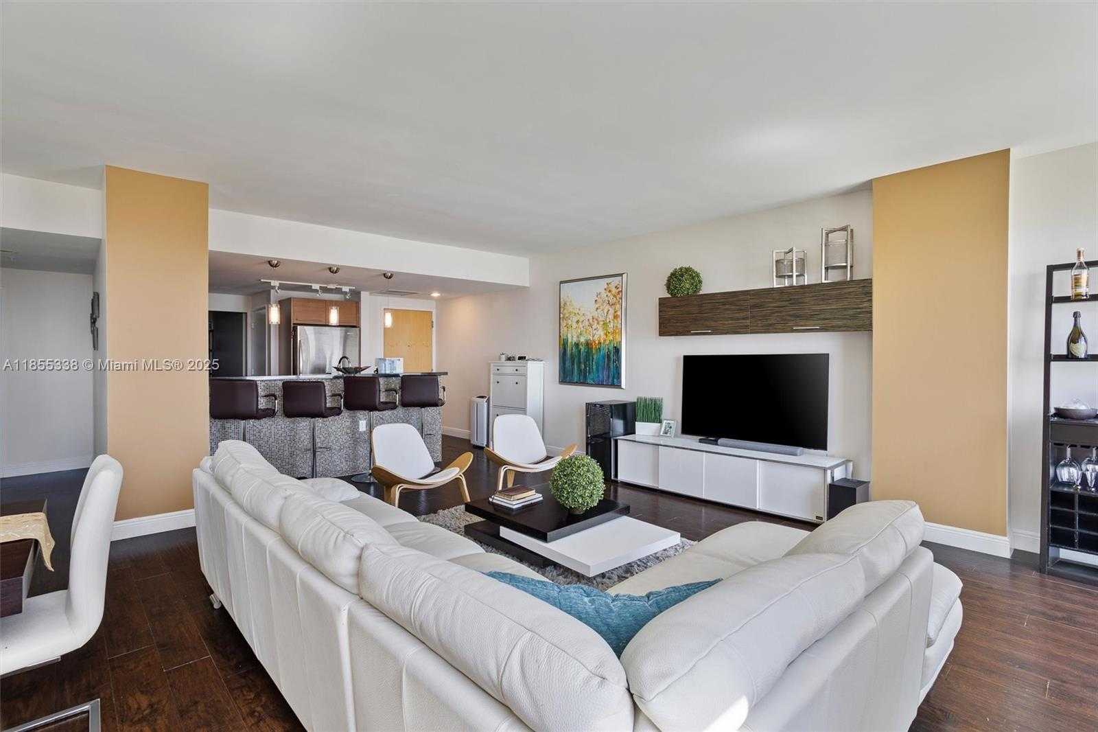 Small Image of 244 BISCAYNE BLVD #1803, Miami Number 5