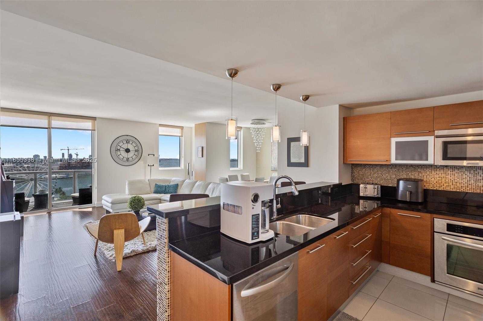 Small Image of 244 BISCAYNE BLVD #1803, Miami Number 6