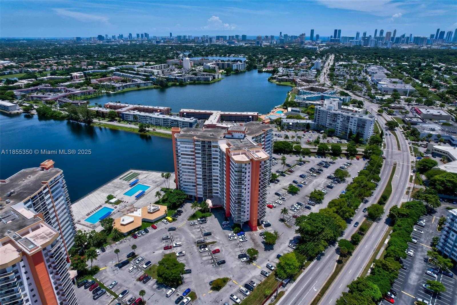 Small Image of 1351 NORTH EAST MIAMI GARDENS DR #1712E, Miami Number 3