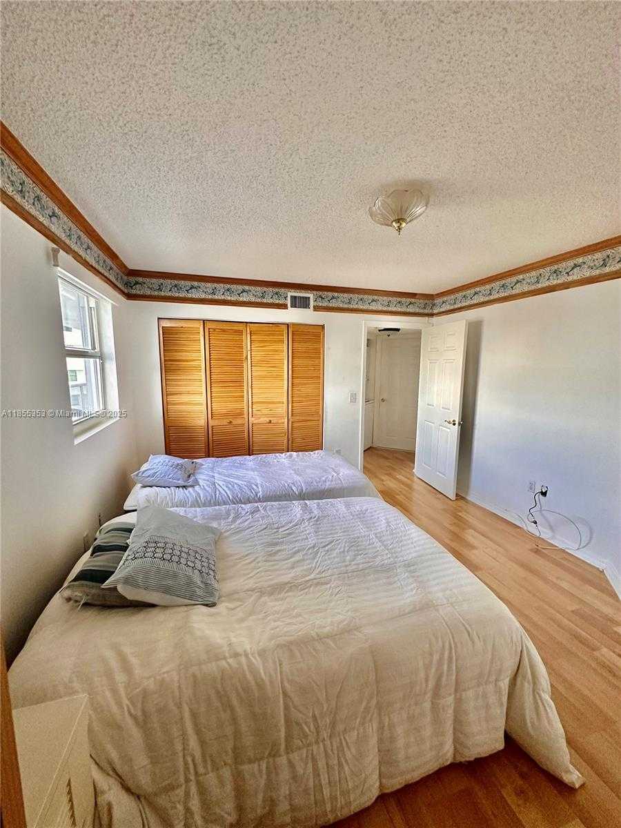 Small Image of 6301 COLLINS AVE #806, Miami Beach Number 12