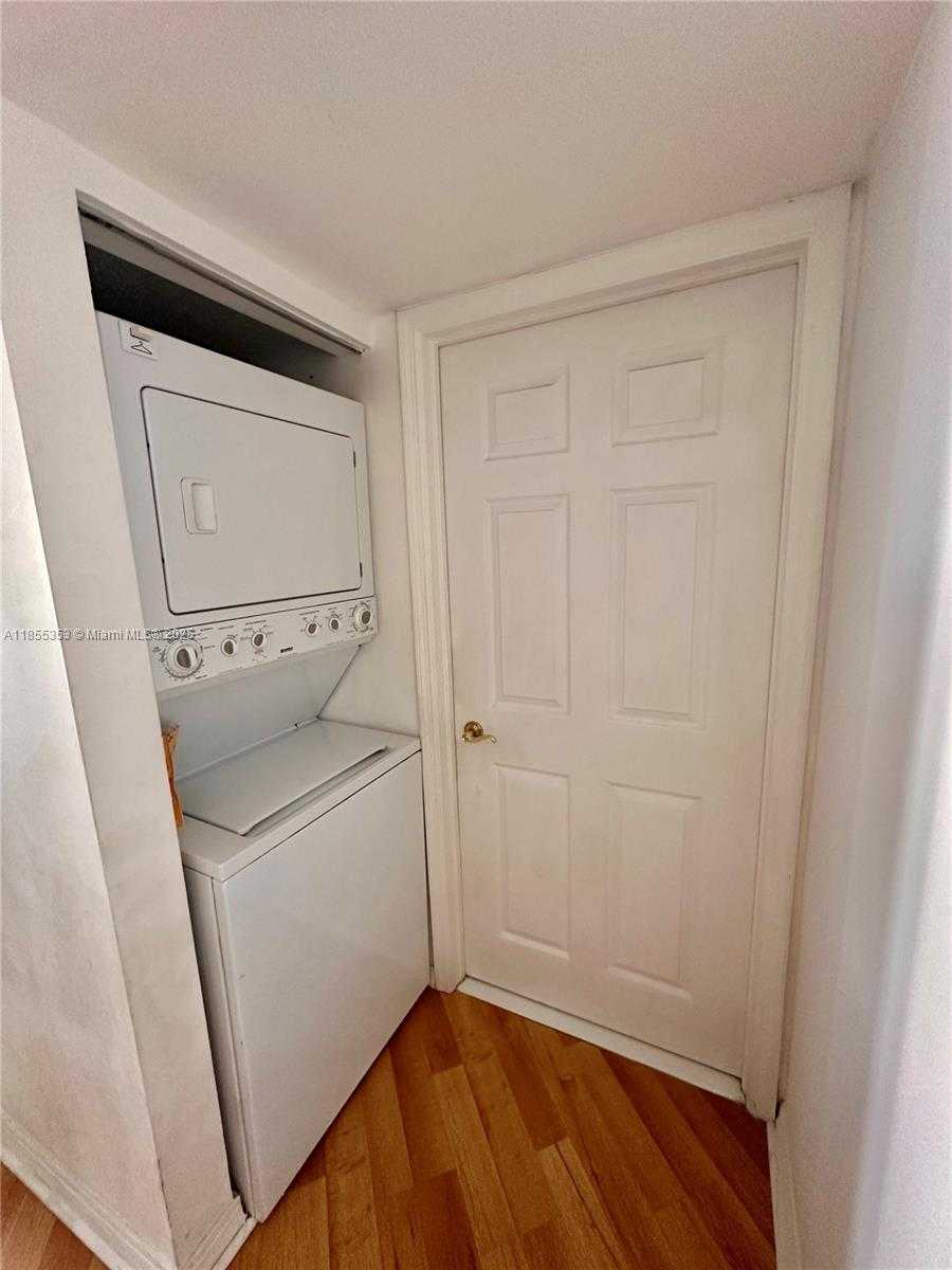Small Image of 6301 COLLINS AVE #806, Miami Beach Number 14