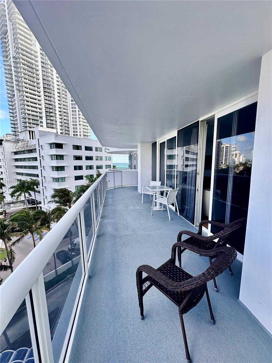 Small Image of 6301 COLLINS AVE #806, Miami Beach Number 15