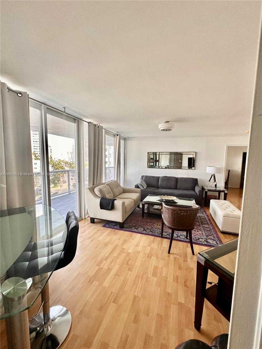 Small Image of 6301 COLLINS AVE #806, Miami Beach Number 2