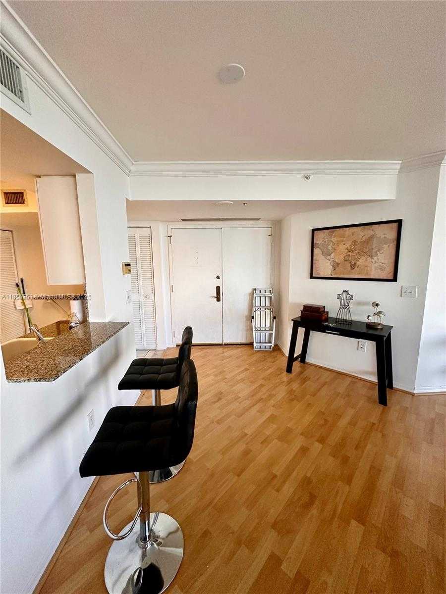 Small Image of 6301 COLLINS AVE #806, Miami Beach Number 5