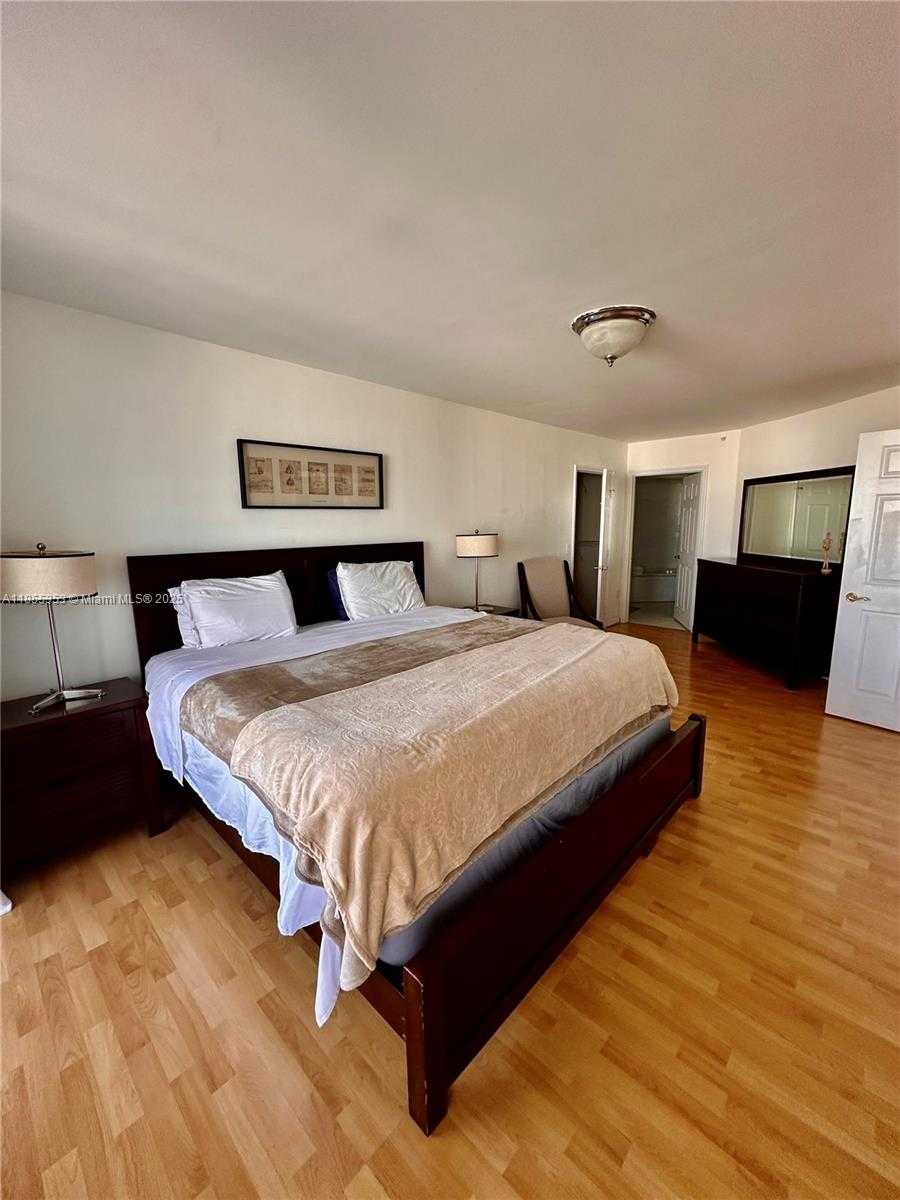 Small Image of 6301 COLLINS AVE #806, Miami Beach Number 7