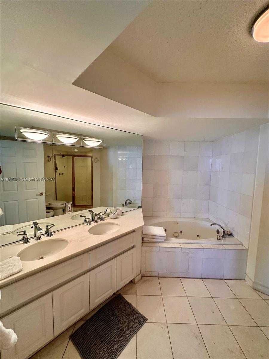 Small Image of 6301 COLLINS AVE #806, Miami Beach Number 9