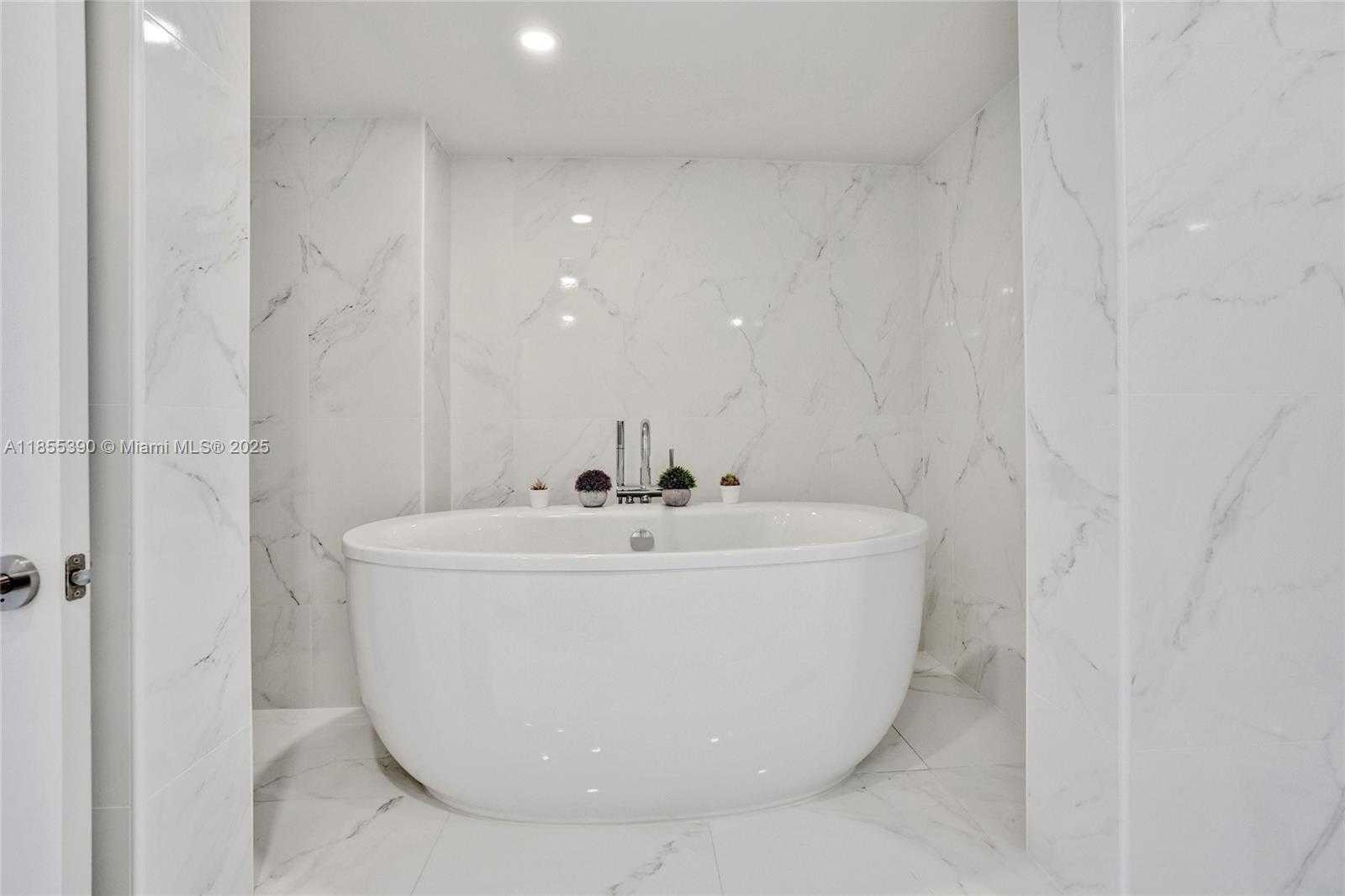Small Image of 9 ISLAND AVE #1814, Miami Beach Number 43