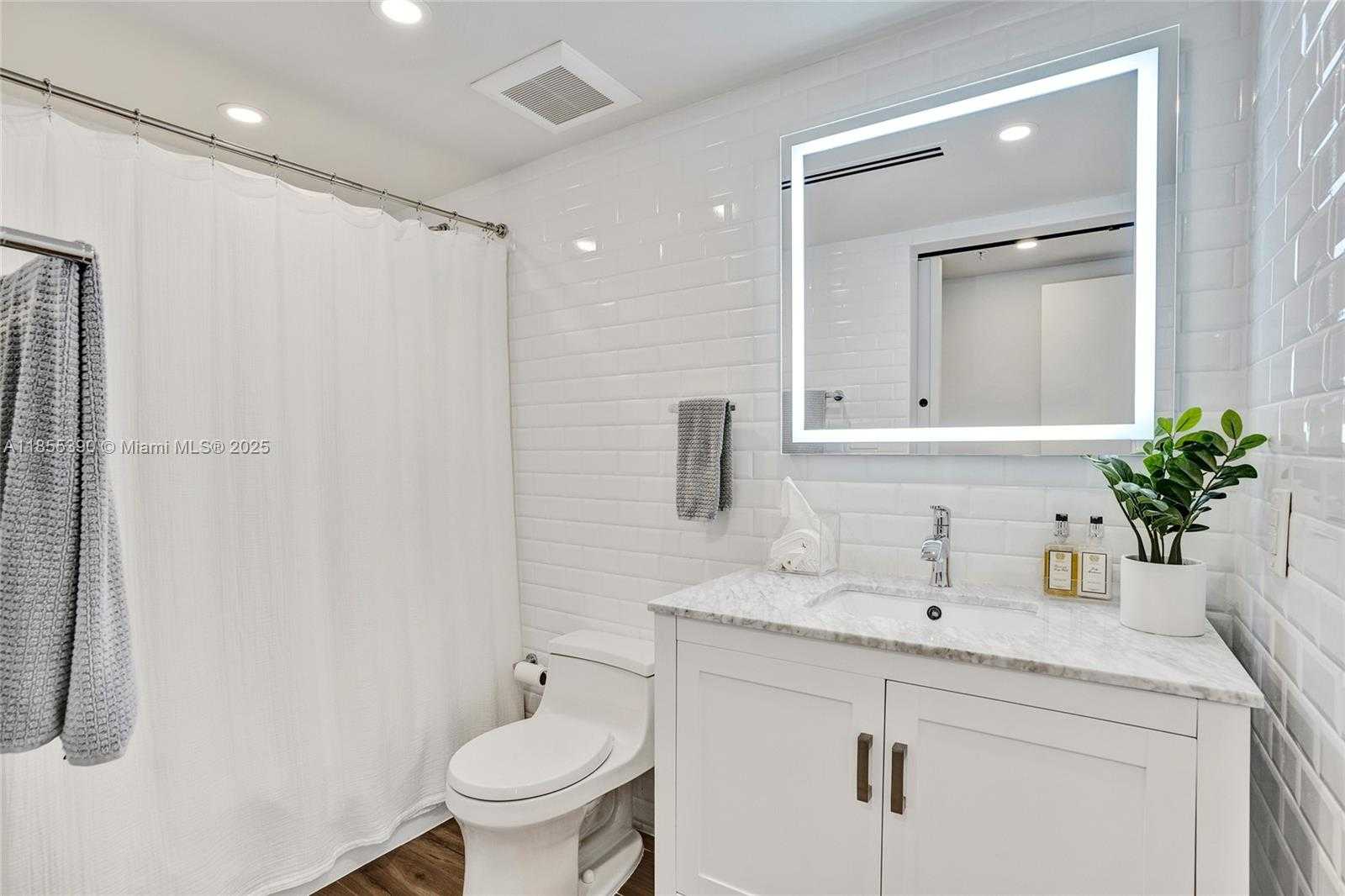 Small Image of 9 ISLAND AVE #1814, Miami Beach Number 64