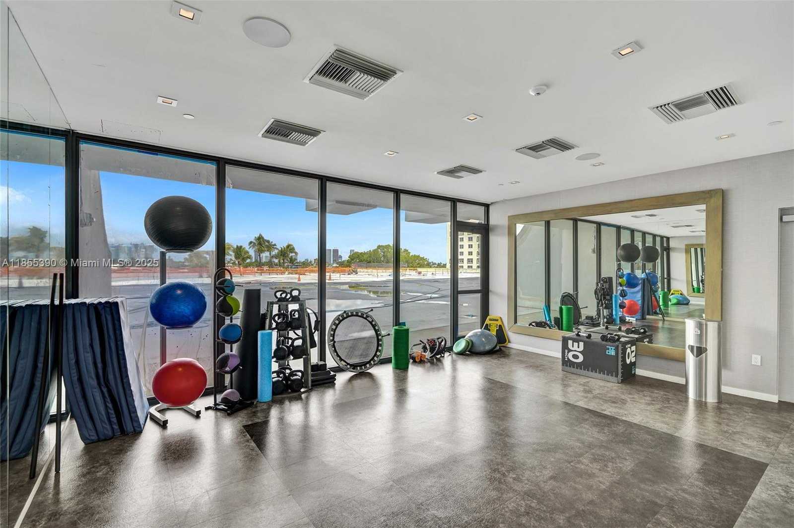 Small Image of 9 ISLAND AVE #1814, Miami Beach Number 80