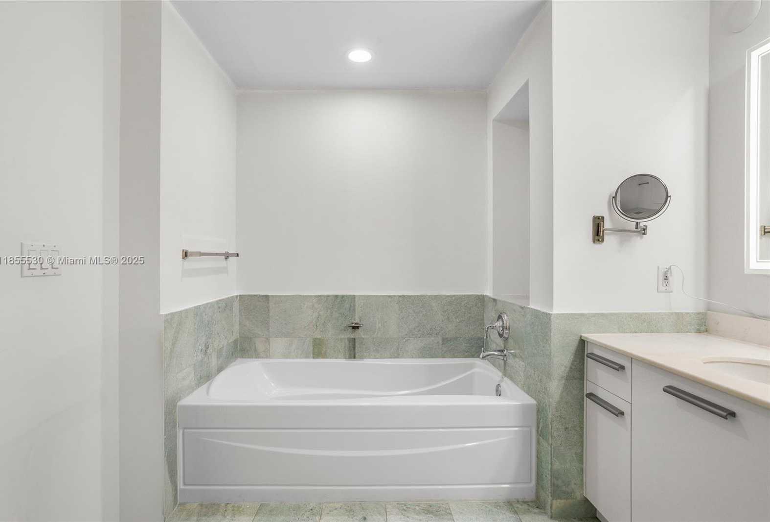 Small Image of 1060 BRICKELL AVE #4001, Miami Number 17