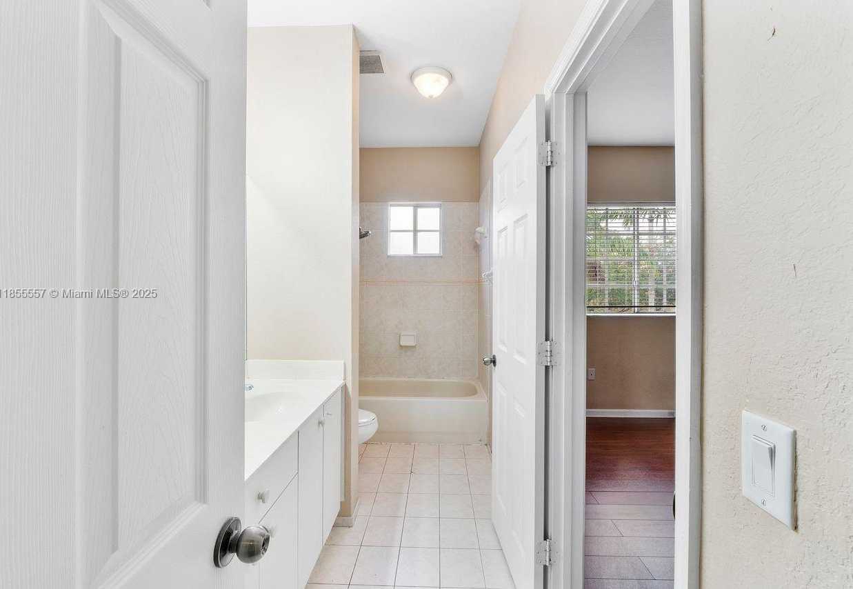 Small Image of 7925 TUSCANY DR, Tamarac Number 22