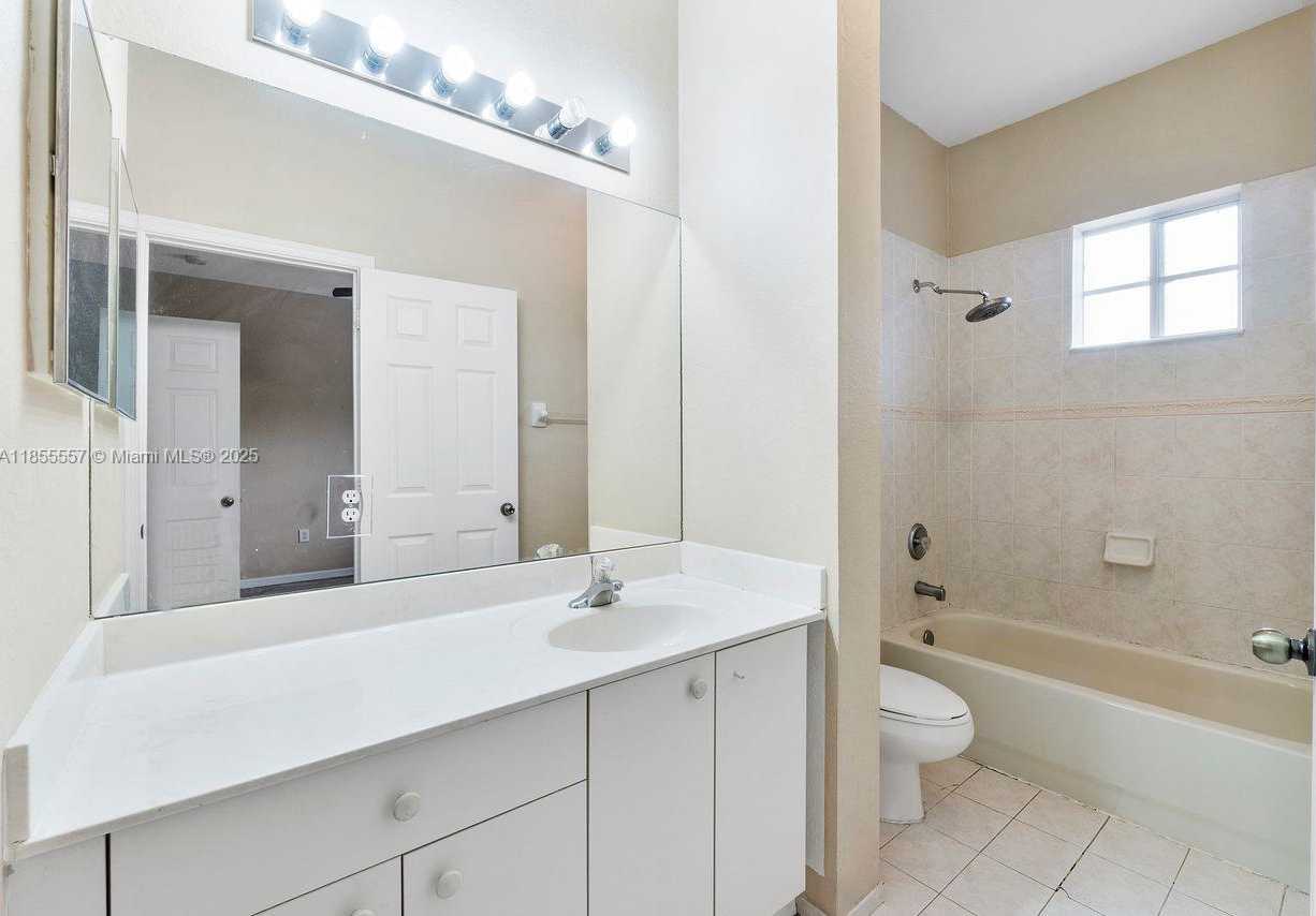 Small Image of 7925 TUSCANY DR, Tamarac Number 23
