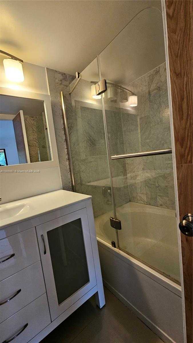 Small Image of 10004 SOUTH WEST 77TH CT, Miami Number 11