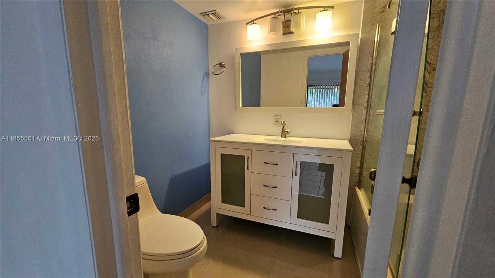 Small Image of 10004 SOUTH WEST 77TH CT, Miami Number 14