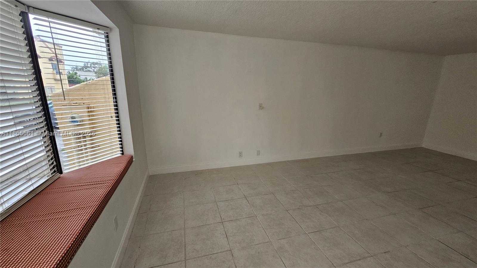 Small Image of 10004 SOUTH WEST 77TH CT, Miami Number 22