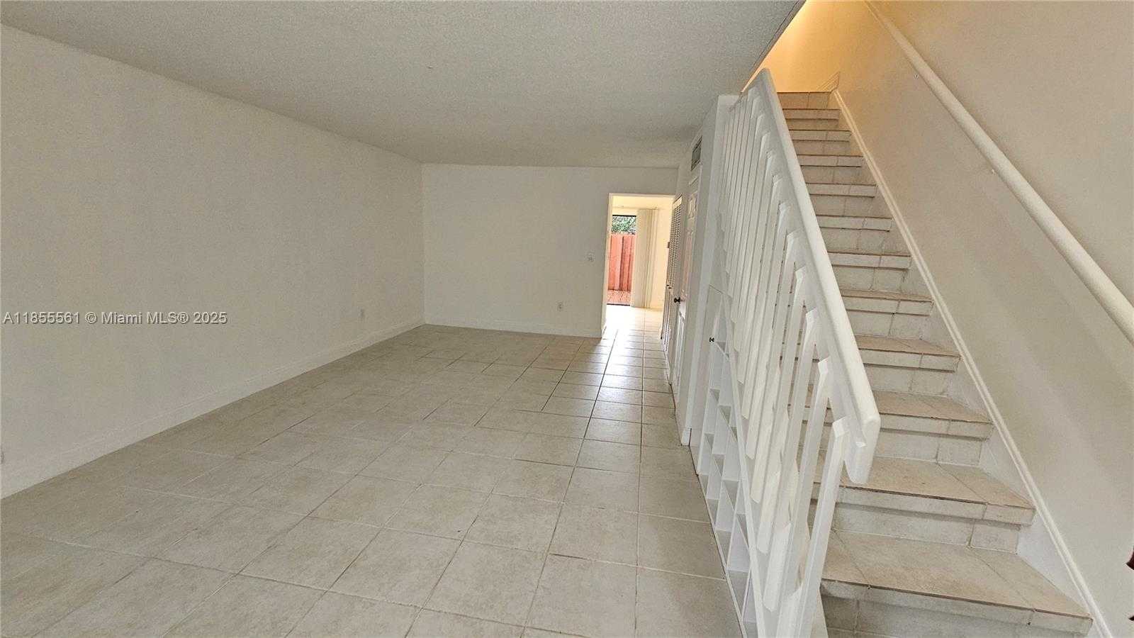 Small Image of 10004 SOUTH WEST 77TH CT, Miami Number 4