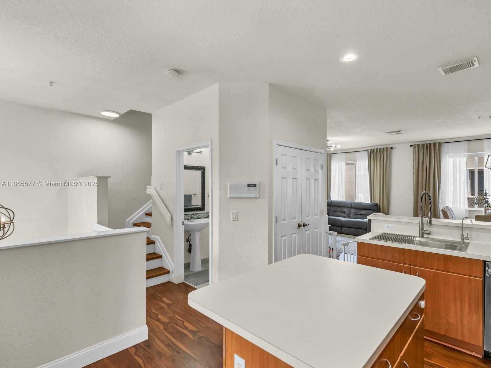 Small Image of 2867 SOUTH OASIS DR, Boynton Beach Number 17