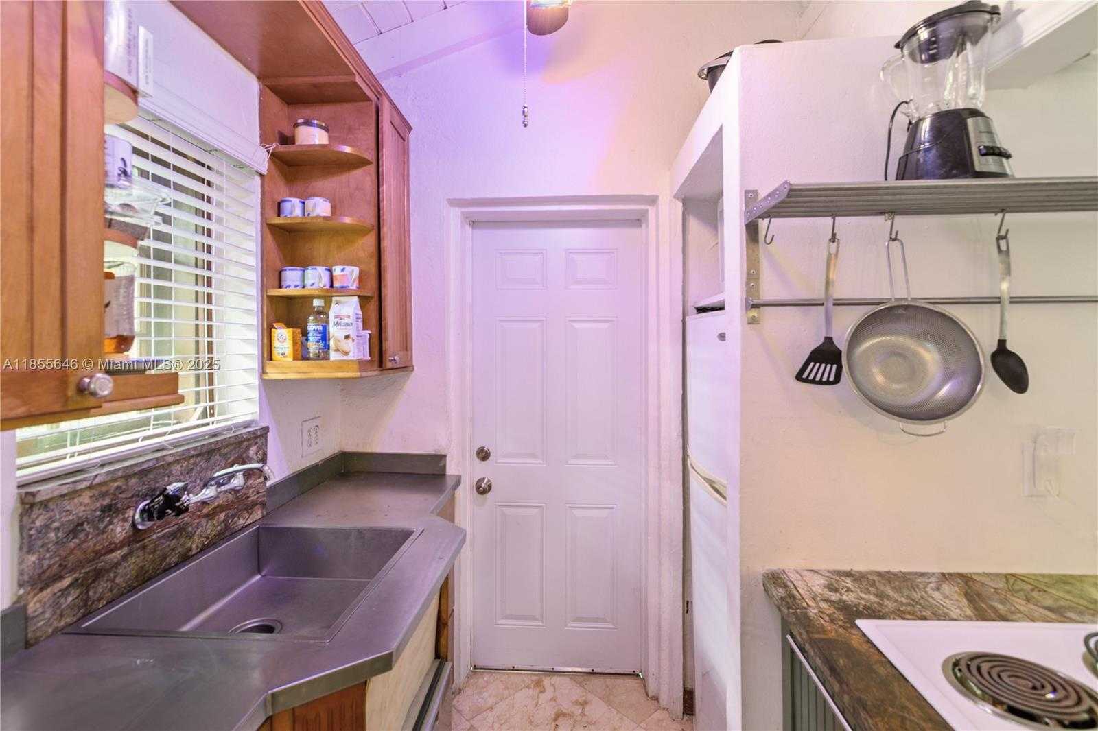 Small Image of 1301 MILAN AVE #4, Coral Gables Number 6