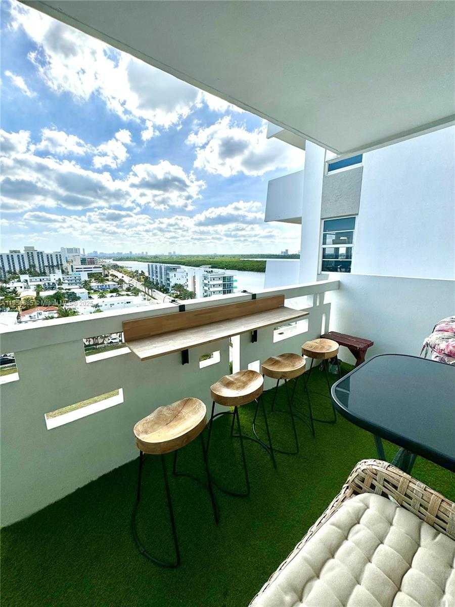 Small Image of 3111 NORTH OCEAN DR #1011, Hollywood Number 2