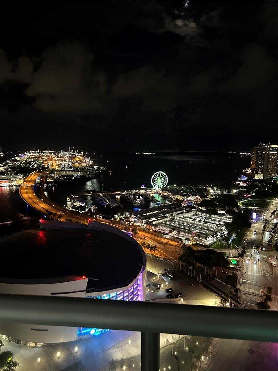 Small Image of 888 BISCAYNE BLVD #4106, Miami Number 3