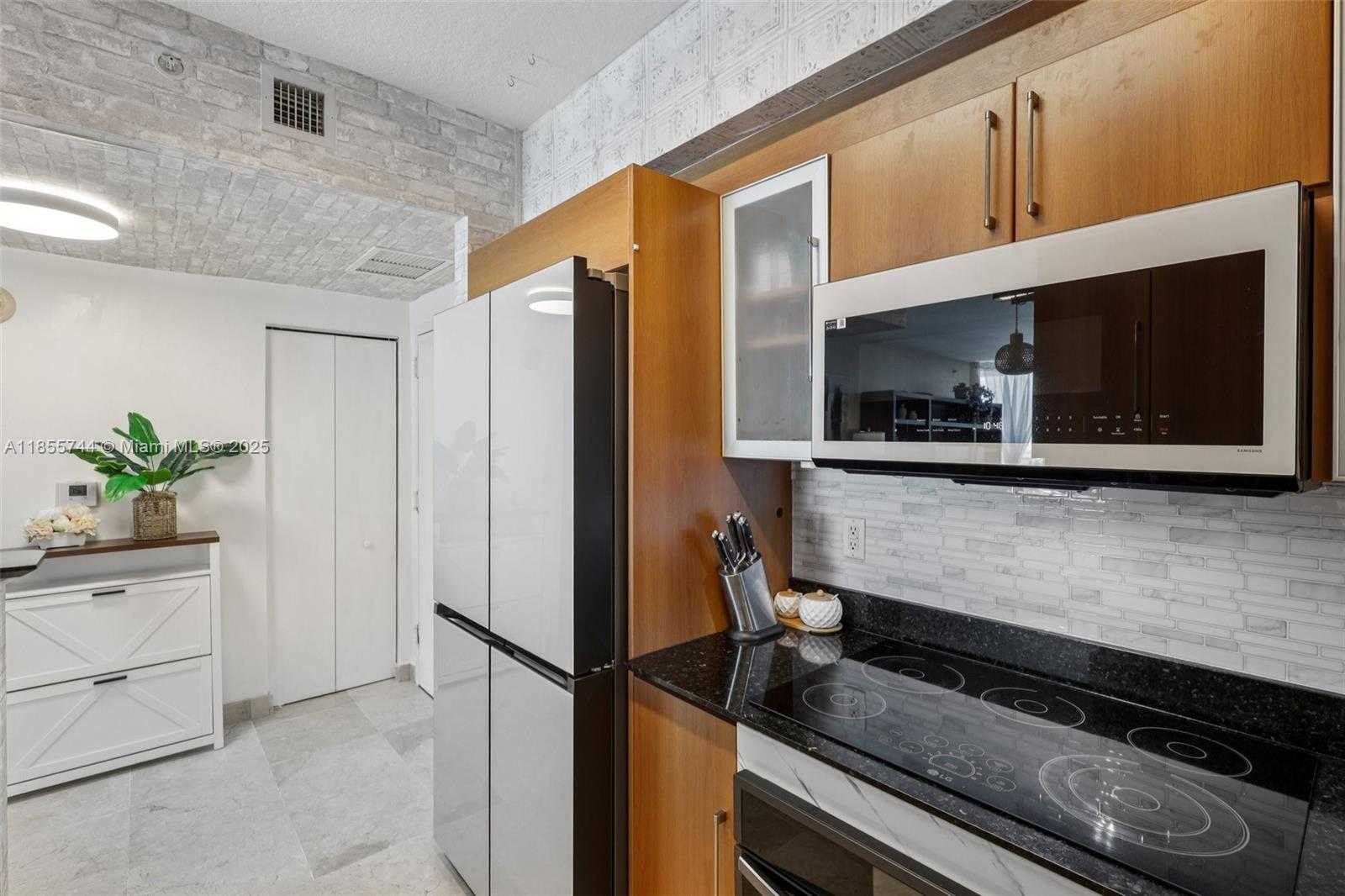 Small Image of 335 SOUTH BISCAYNE BLVD #2810, Miami Number 12