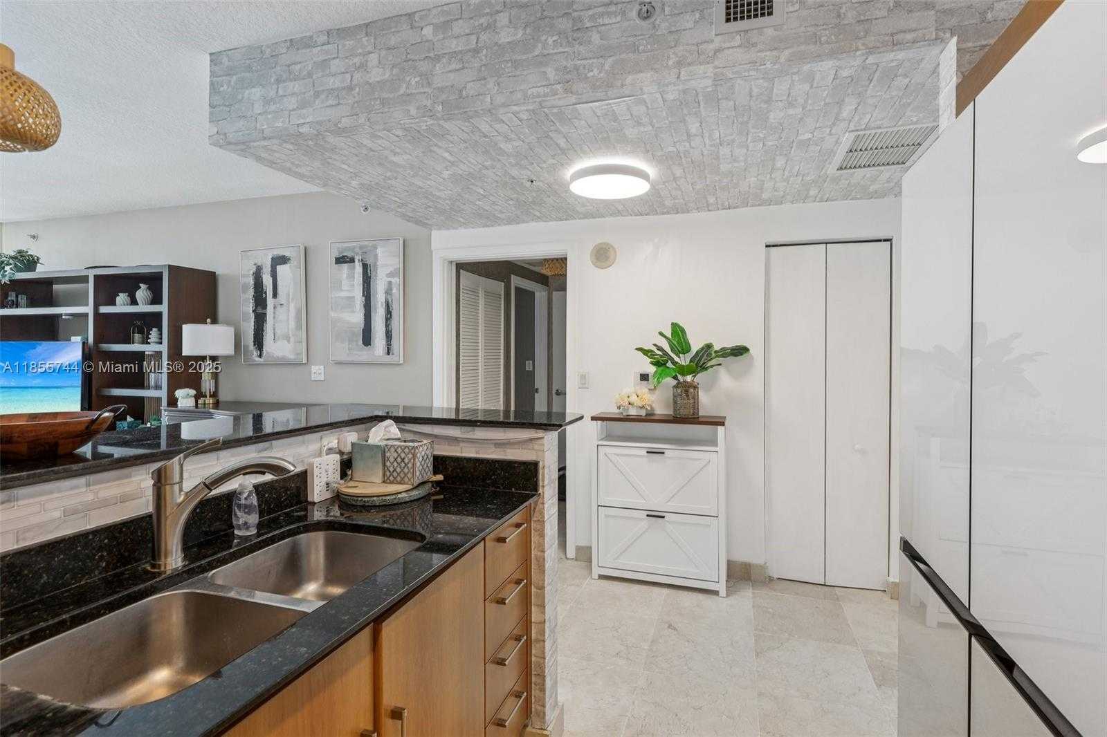 Small Image of 335 SOUTH BISCAYNE BLVD #2810, Miami Number 15
