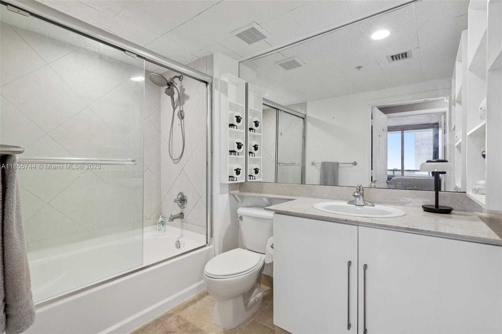 Small Image of 335 SOUTH BISCAYNE BLVD #2810, Miami Number 16