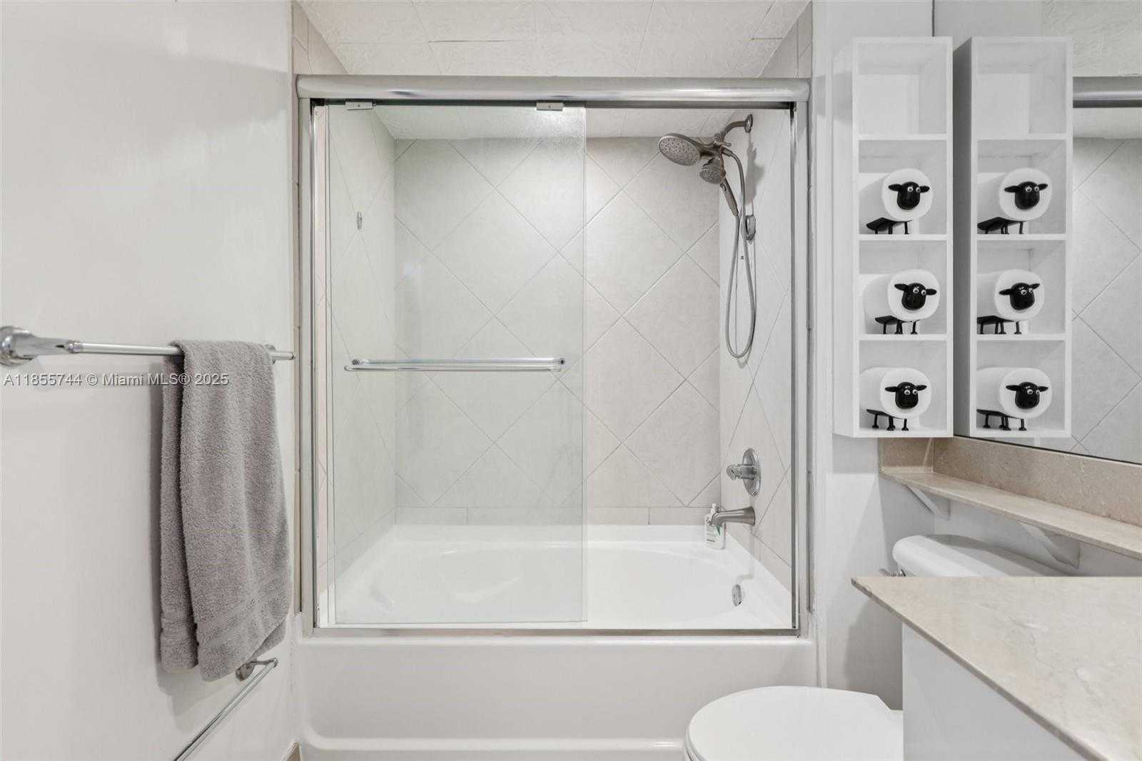 Small Image of 335 SOUTH BISCAYNE BLVD #2810, Miami Number 17