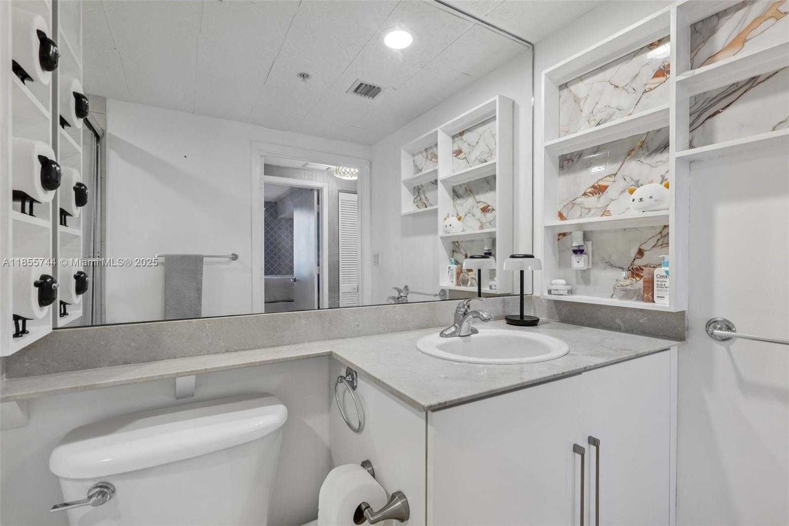 Small Image of 335 SOUTH BISCAYNE BLVD #2810, Miami Number 18