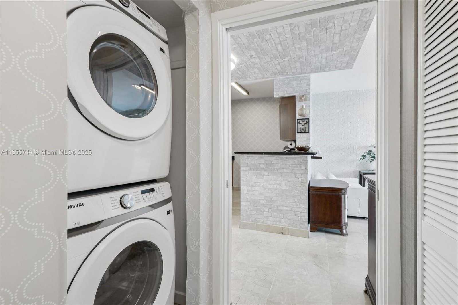 Small Image of 335 SOUTH BISCAYNE BLVD #2810, Miami Number 19