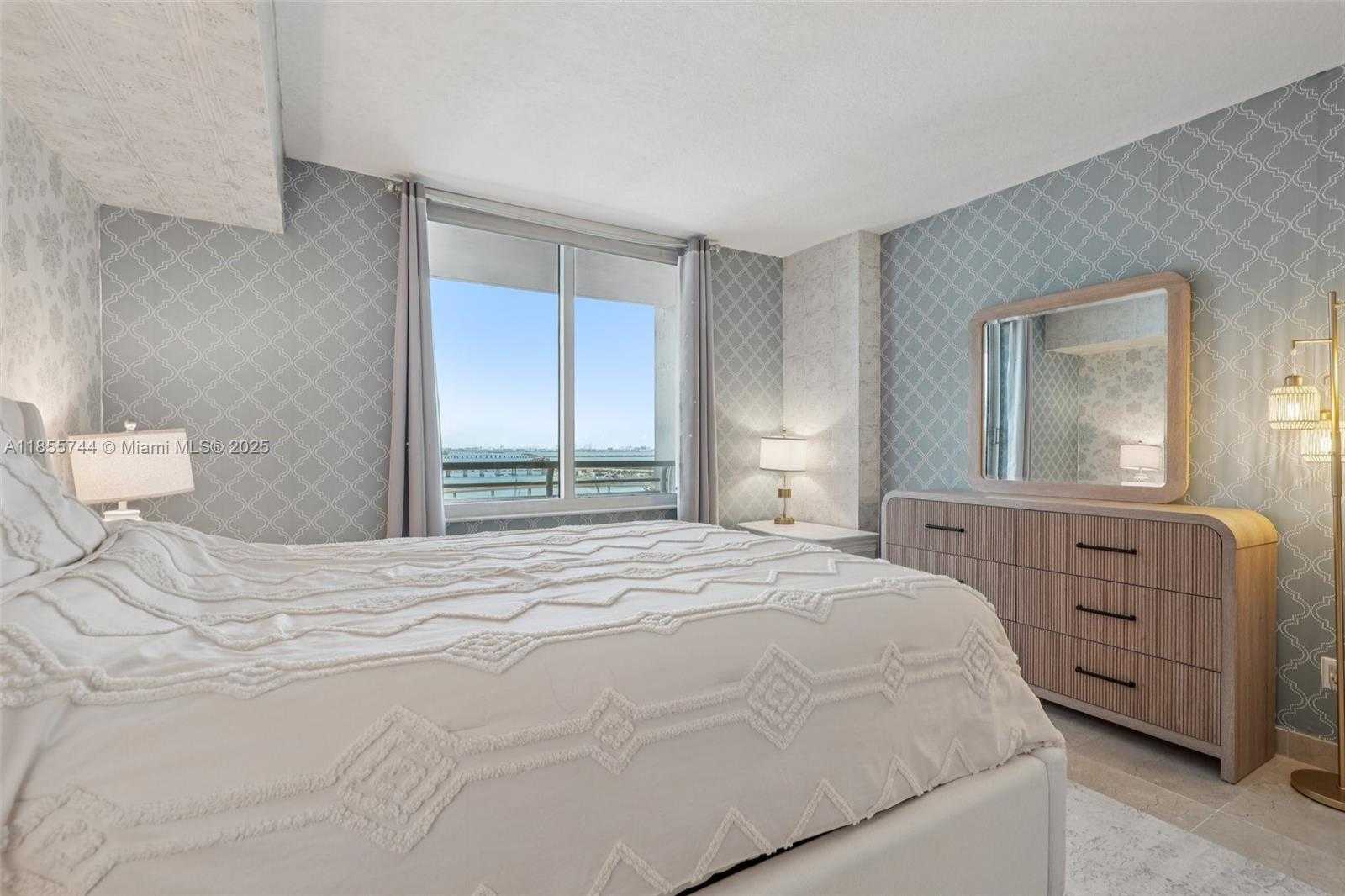 Small Image of 335 SOUTH BISCAYNE BLVD #2810, Miami Number 24
