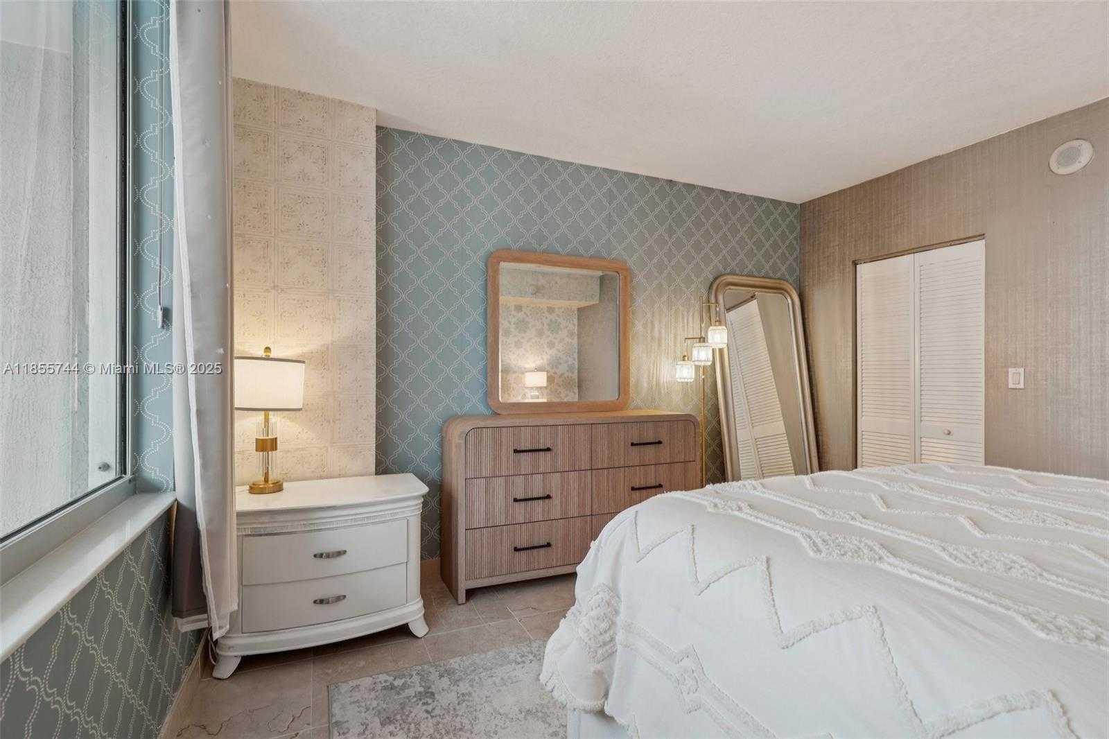 Small Image of 335 SOUTH BISCAYNE BLVD #2810, Miami Number 25