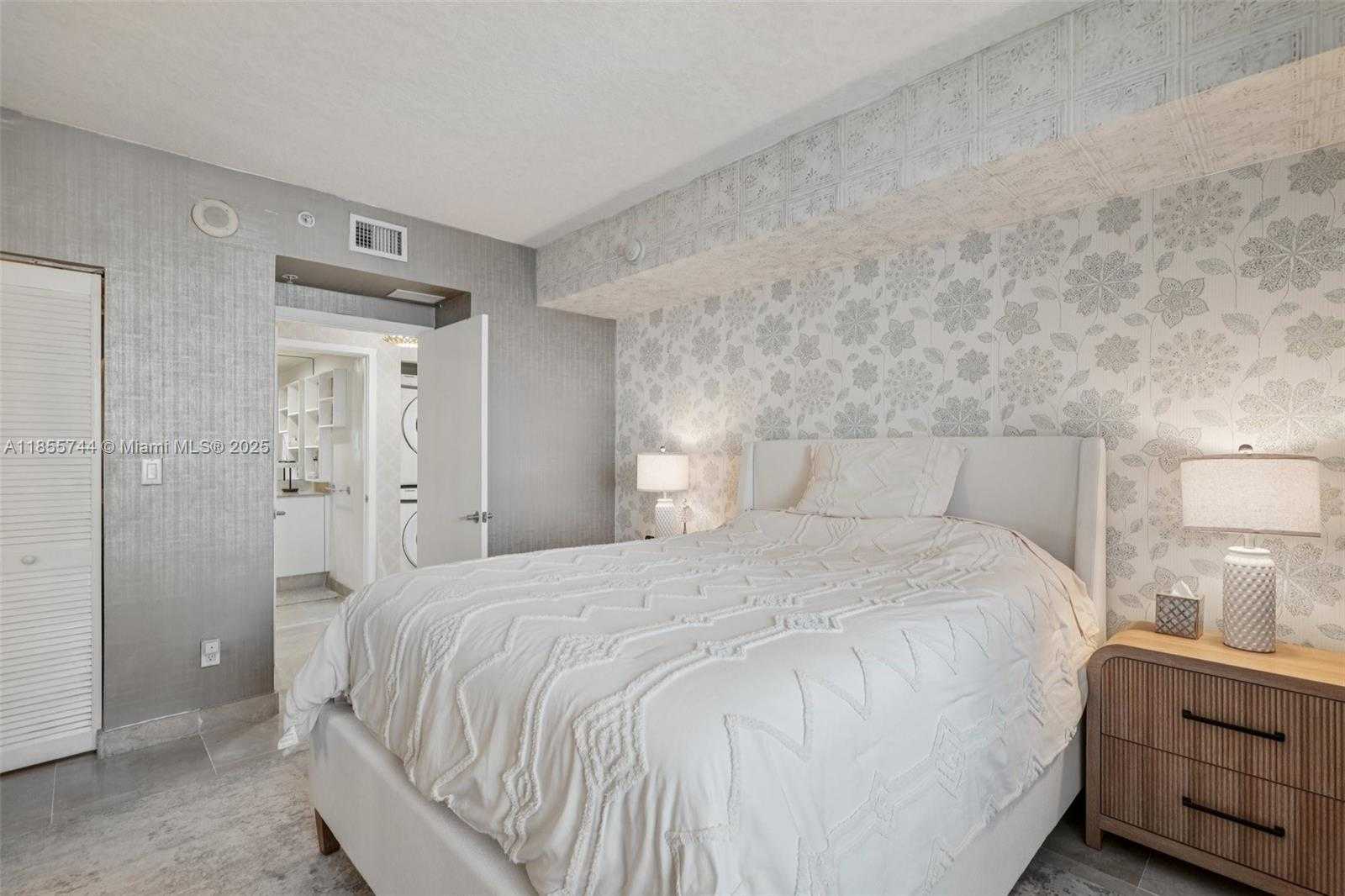 Small Image of 335 SOUTH BISCAYNE BLVD #2810, Miami Number 27