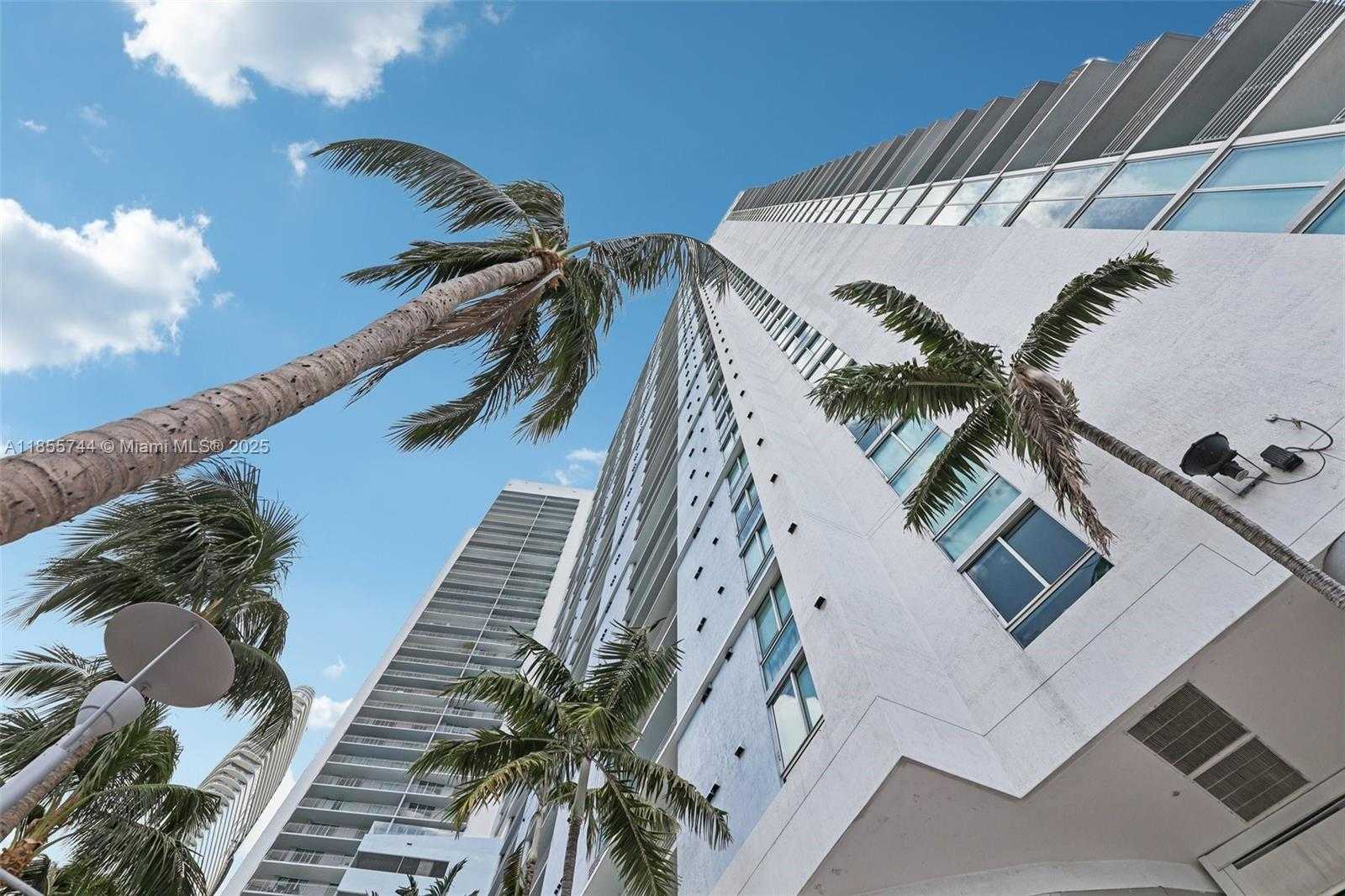 Small Image of 335 SOUTH BISCAYNE BLVD #2810, Miami Number 31
