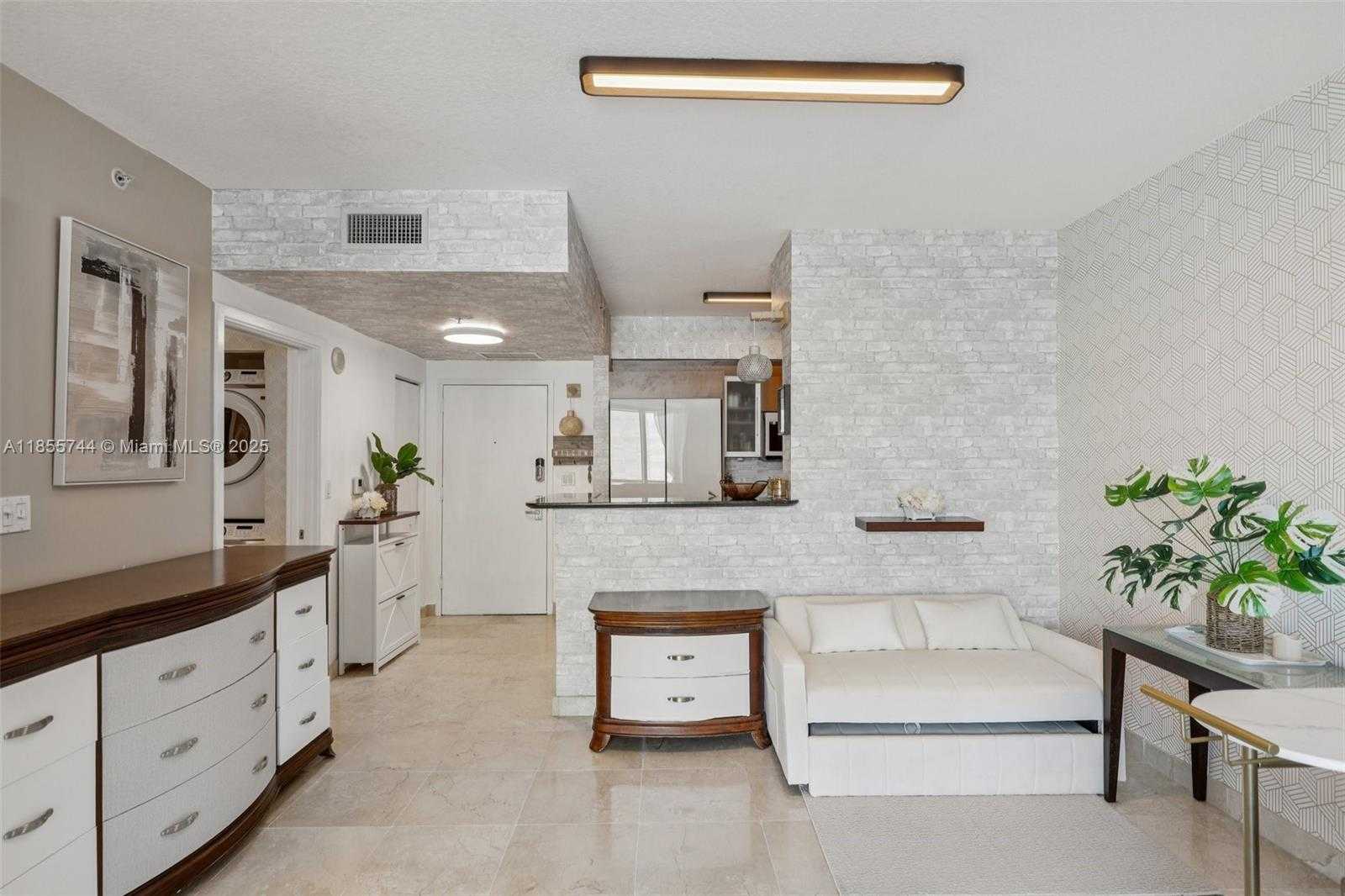 Small Image of 335 SOUTH BISCAYNE BLVD #2810, Miami Number 4