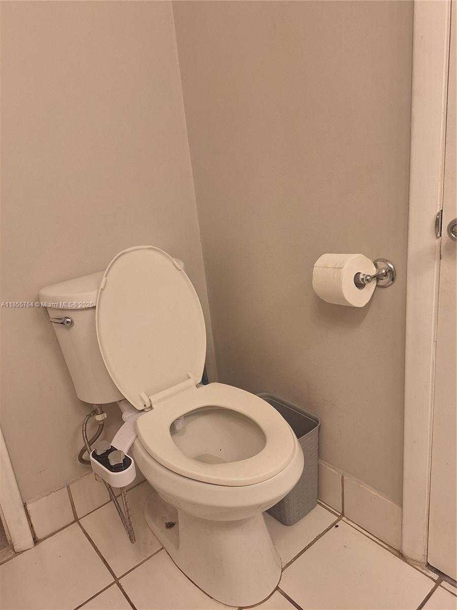 Small Image of 3123 OAKLAND SHORES DR #D211, Oakland Park Number 10