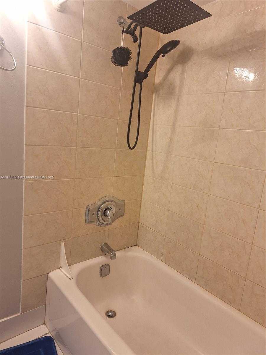 Small Image of 3123 OAKLAND SHORES DR #D211, Oakland Park Number 11