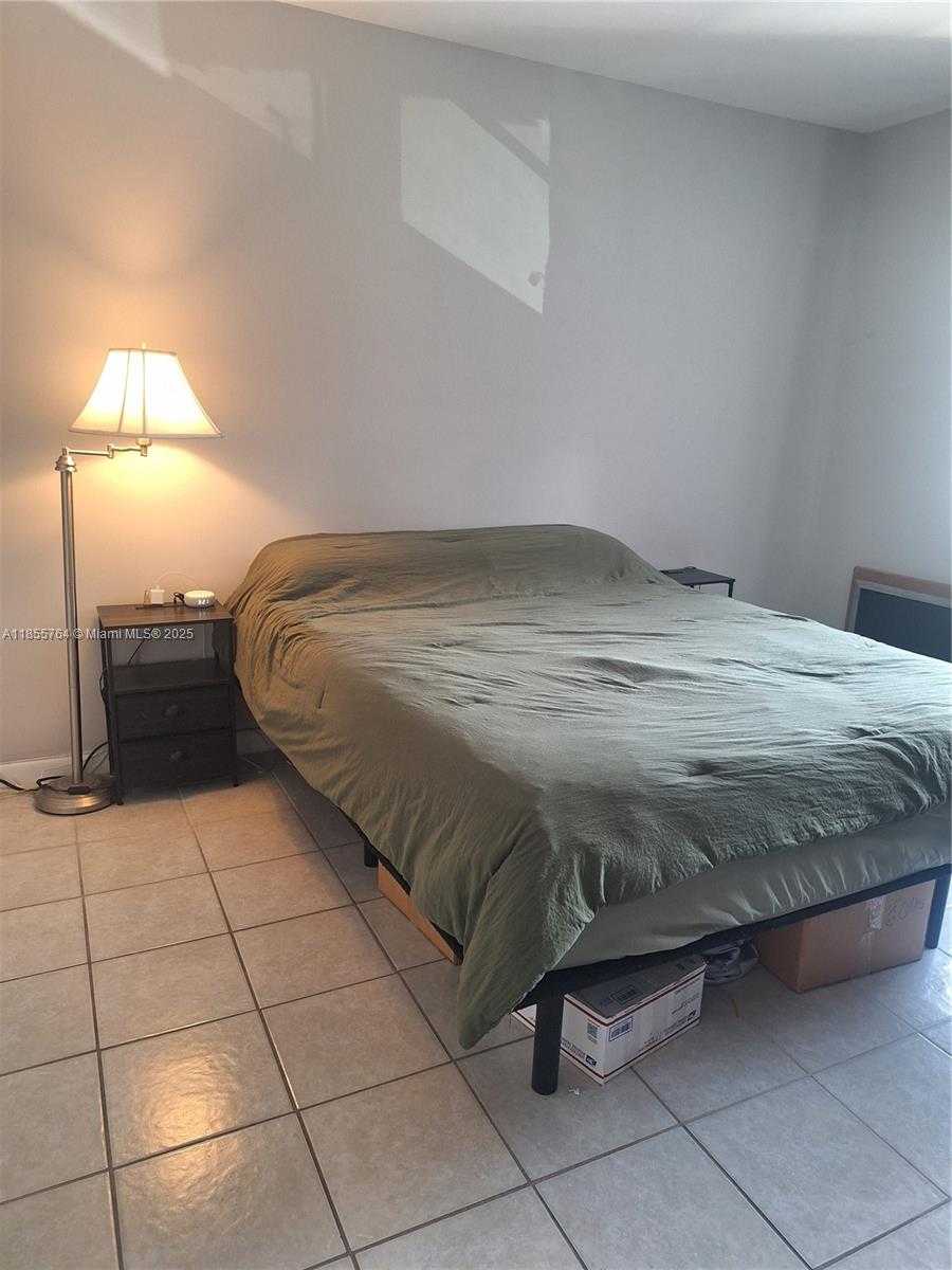 Small Image of 3123 OAKLAND SHORES DR #D211, Oakland Park Number 3