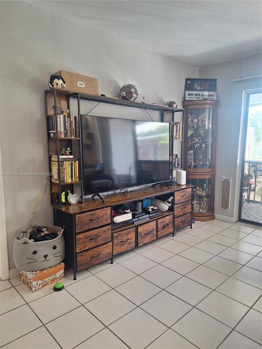 Small Image of 3123 OAKLAND SHORES DR #D211, Oakland Park Number 7
