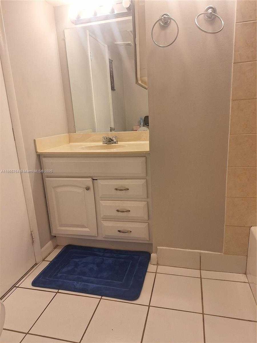 Small Image of 3123 OAKLAND SHORES DR #D211, Oakland Park Number 9